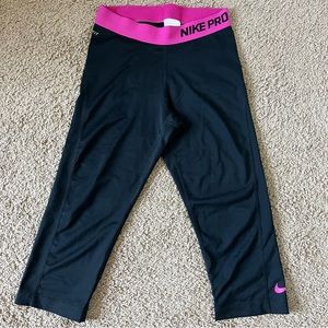 Nike Pro Capri athletic Leggings